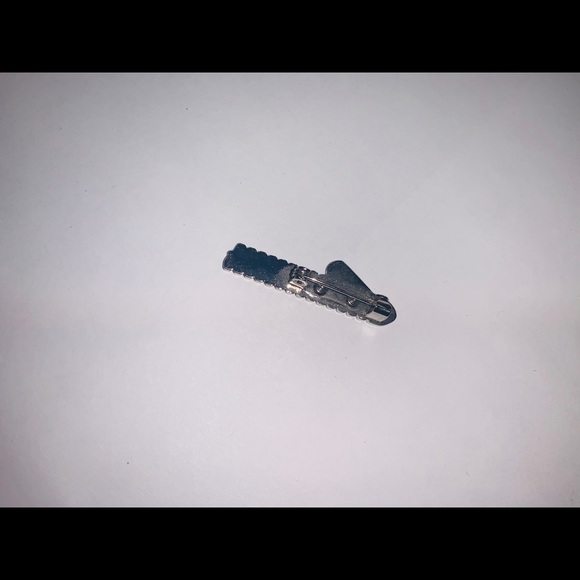 ❗️5 for $25 ❗️Dior | Limited Edition | Zipper Pins - Picture 4 of 4